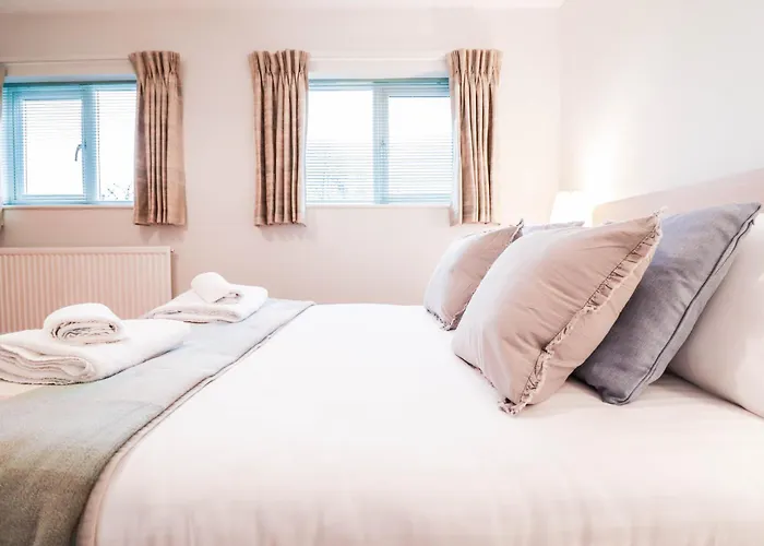 Ideal Contractor House Near Bbc Studios - Includes Free Parking