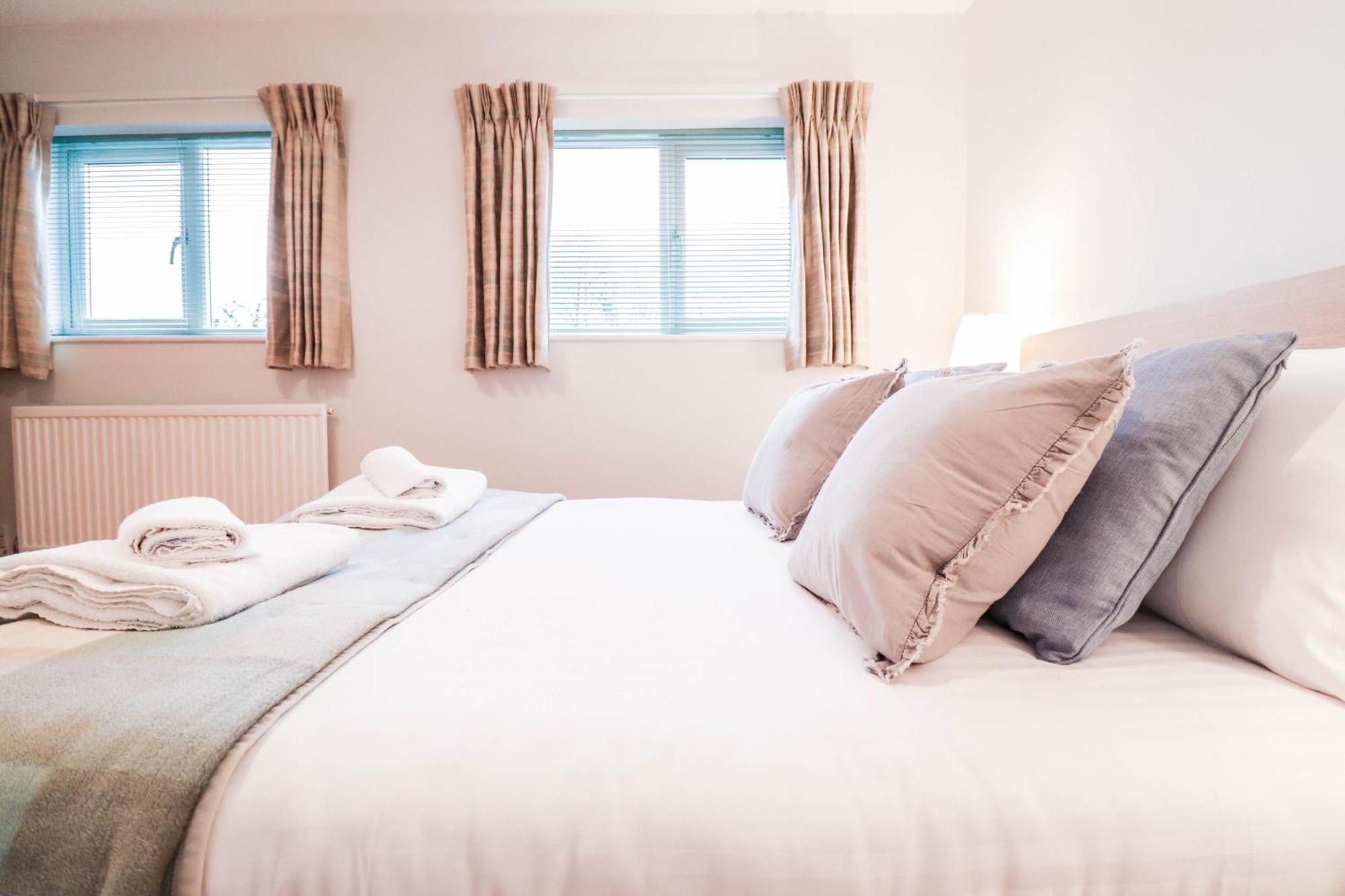Ideal Contractor House Near Bbc - Includes Free Parking