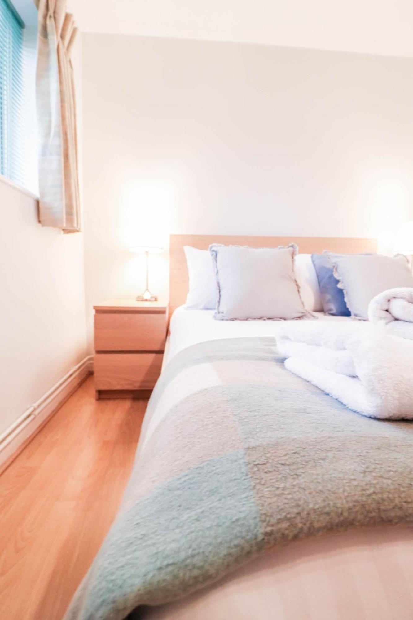 Ideal Contractor House Near Bbc - Includes Free Parking Apartment Borehamwood