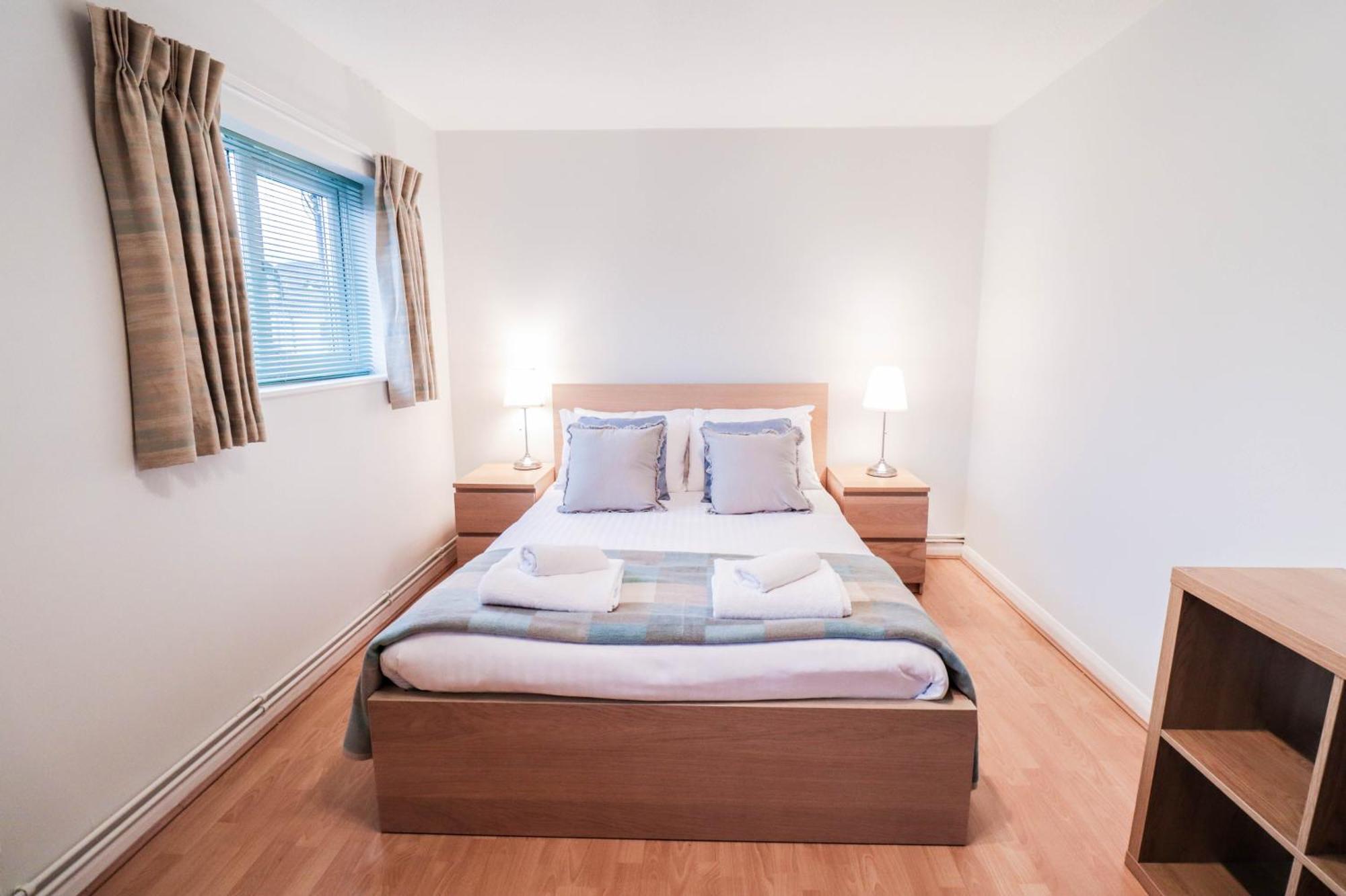 Ideal Contractor House Near Bbc - Includes Free Parking Apartment *