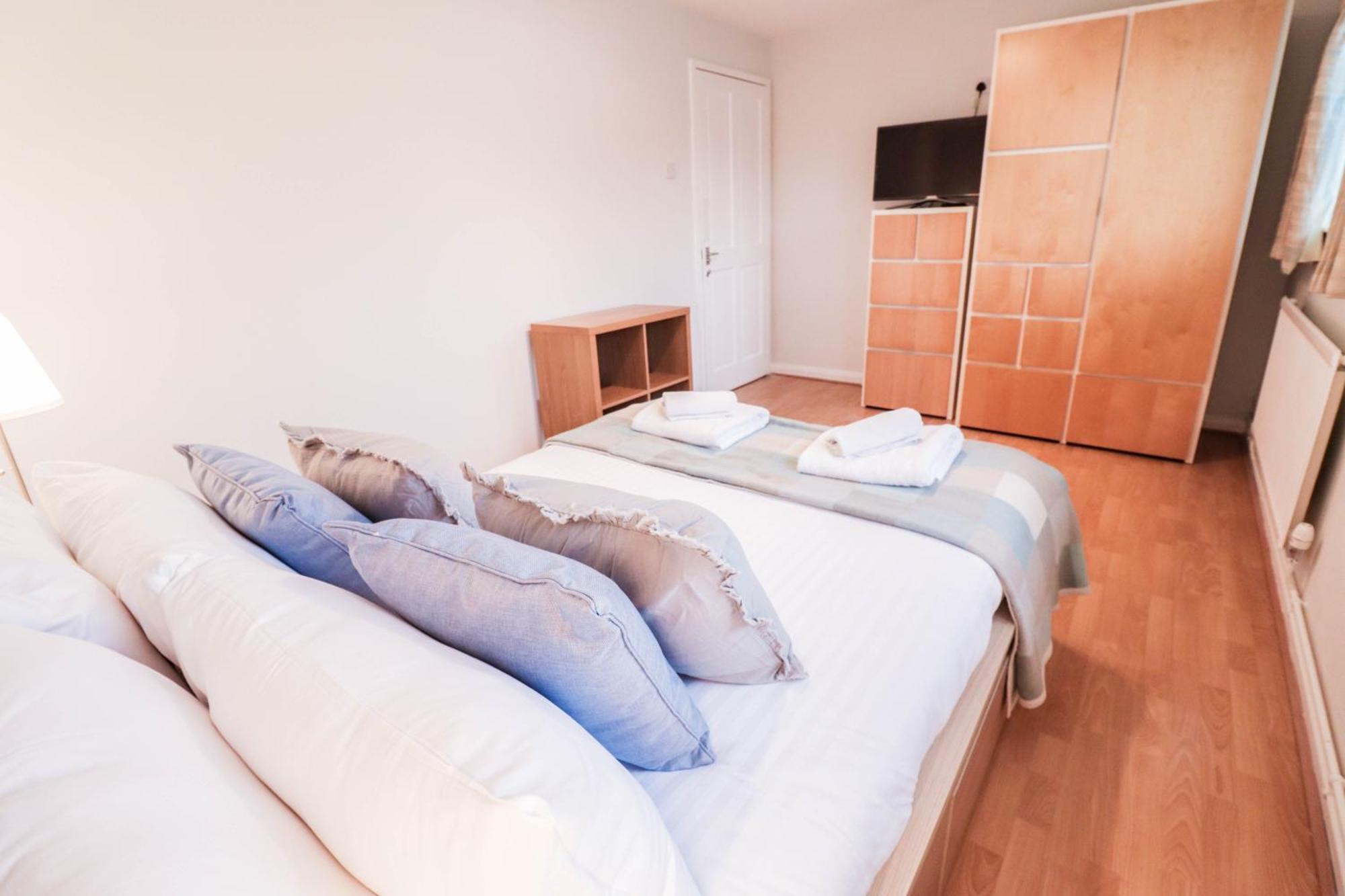 Ideal Contractor House Near Bbc - Includes Free Parking Apartment Borehamwood