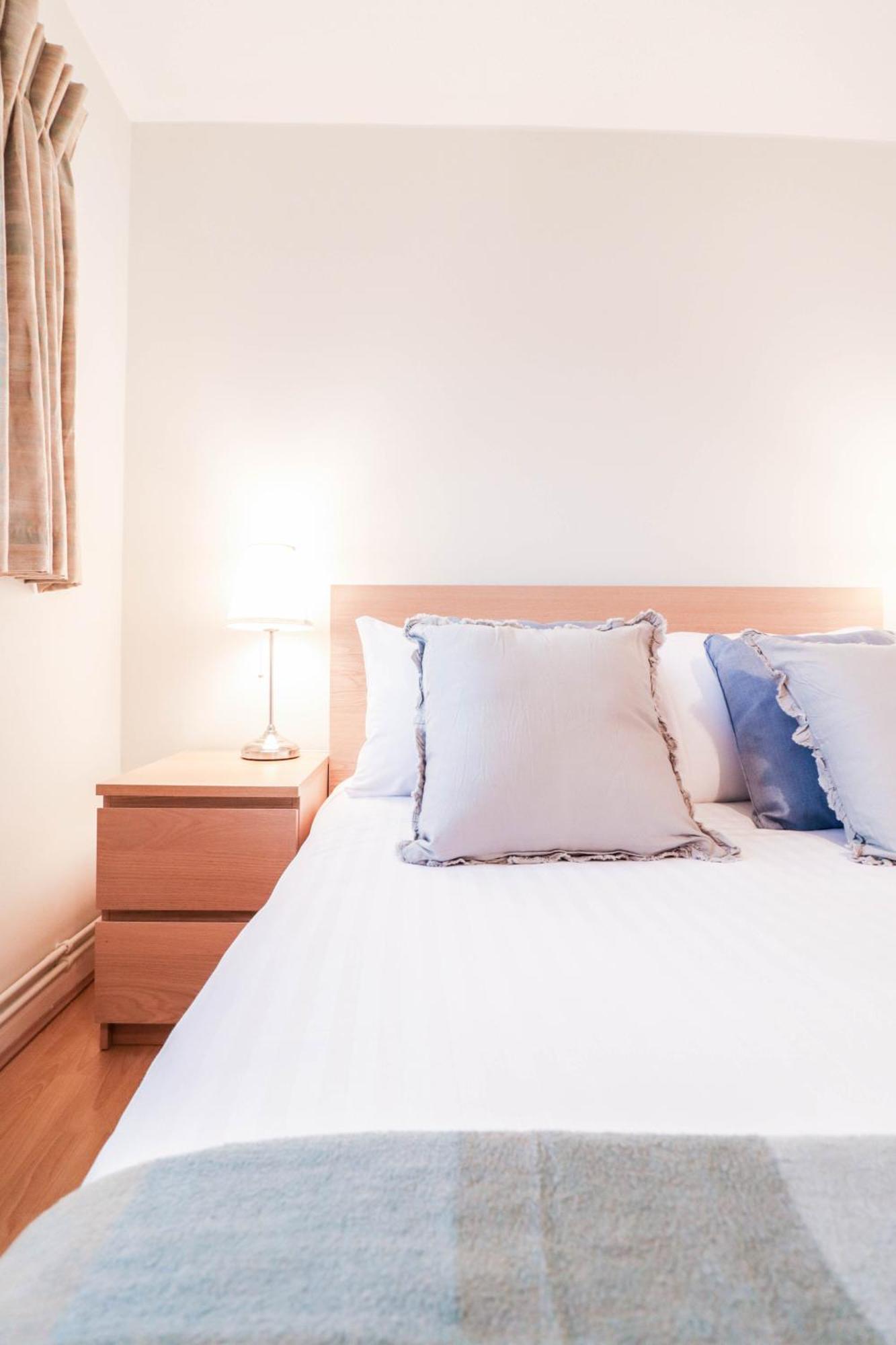 Ideal Contractor House Near Bbc - Includes Free Parking