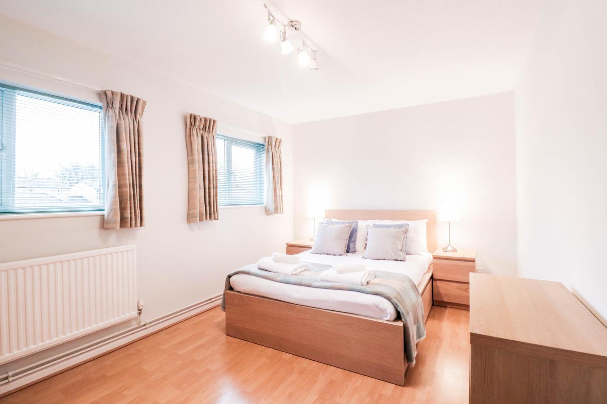 Ideal Contractor House Near Bbc - Includes Free Parking