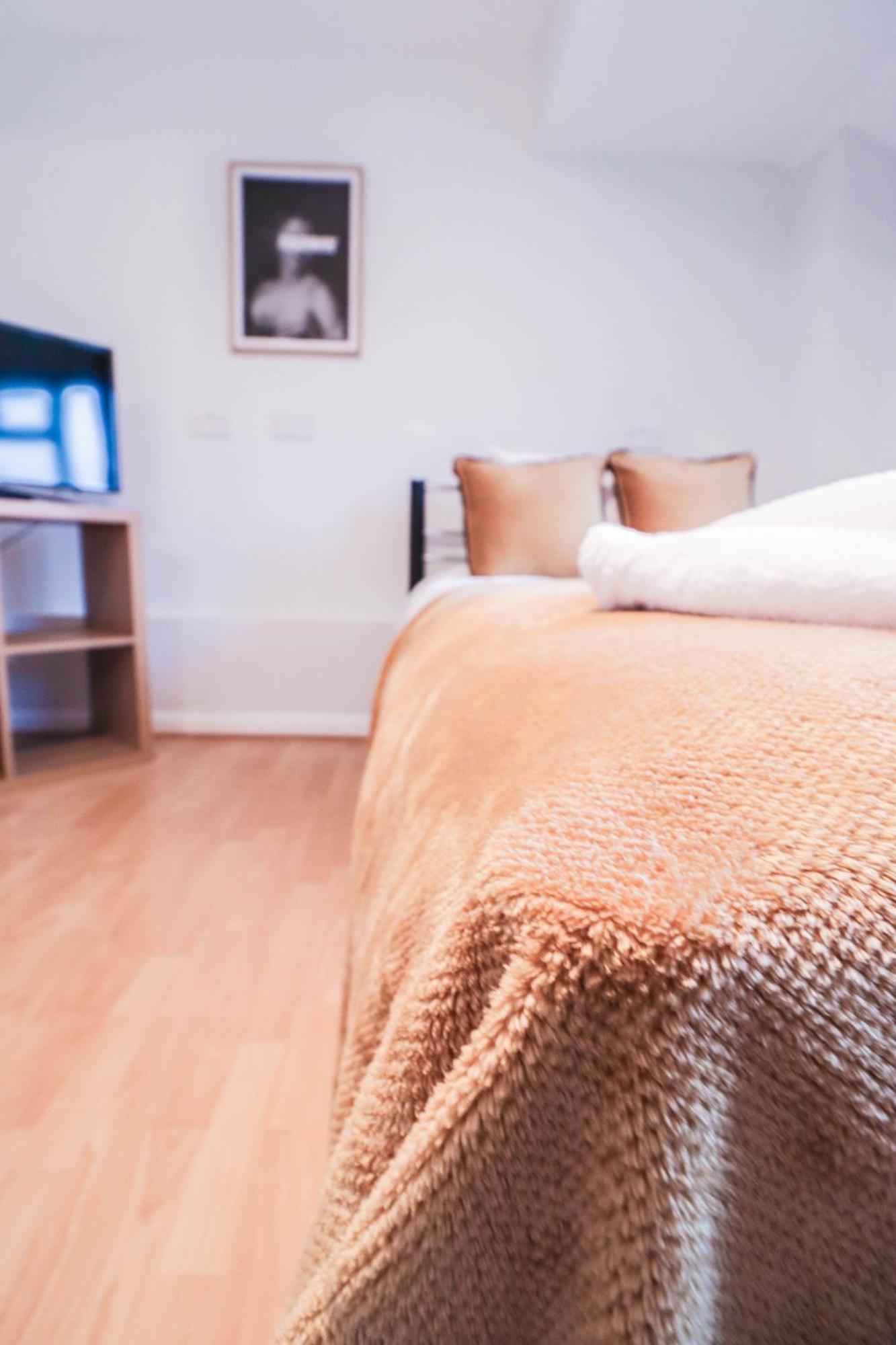 Ideal Contractor House Near Bbc - Includes Free Parking * Borehamwood