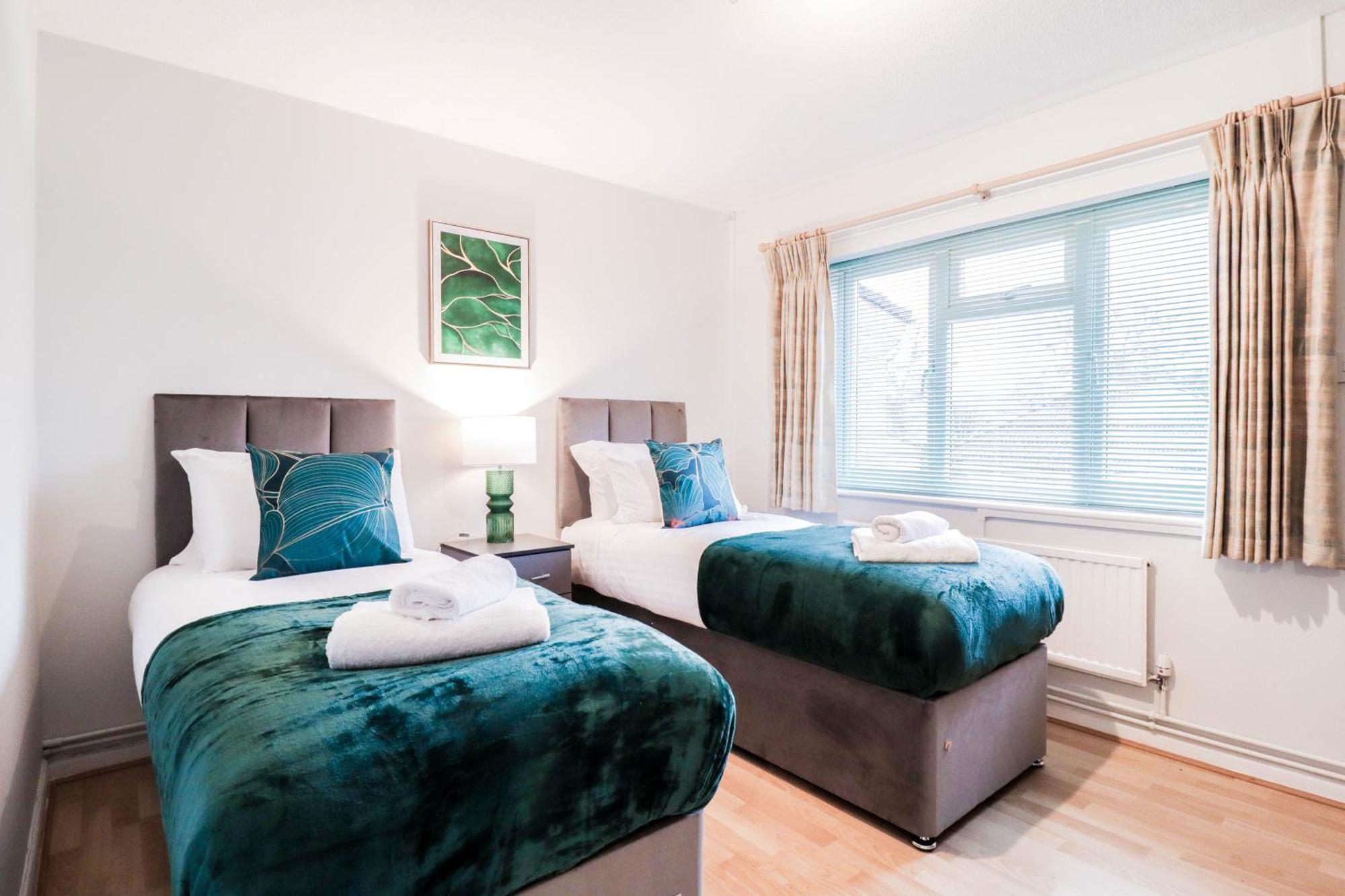 Ideal Contractor House Near Bbc - Includes Free Parking