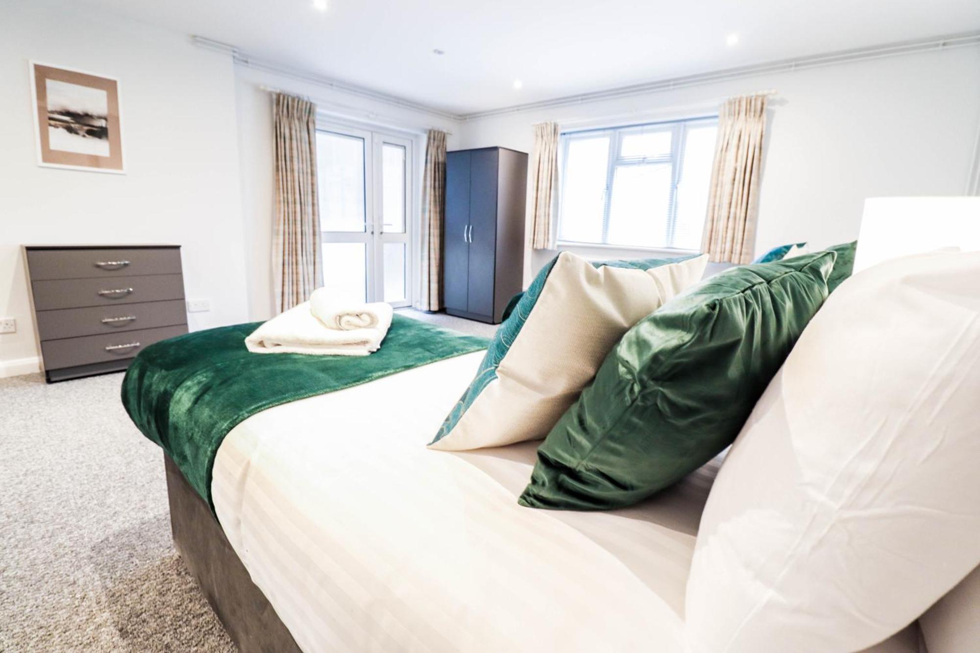 Ideal Contractor House Near Bbc - Includes Free Parking Apartment Borehamwood