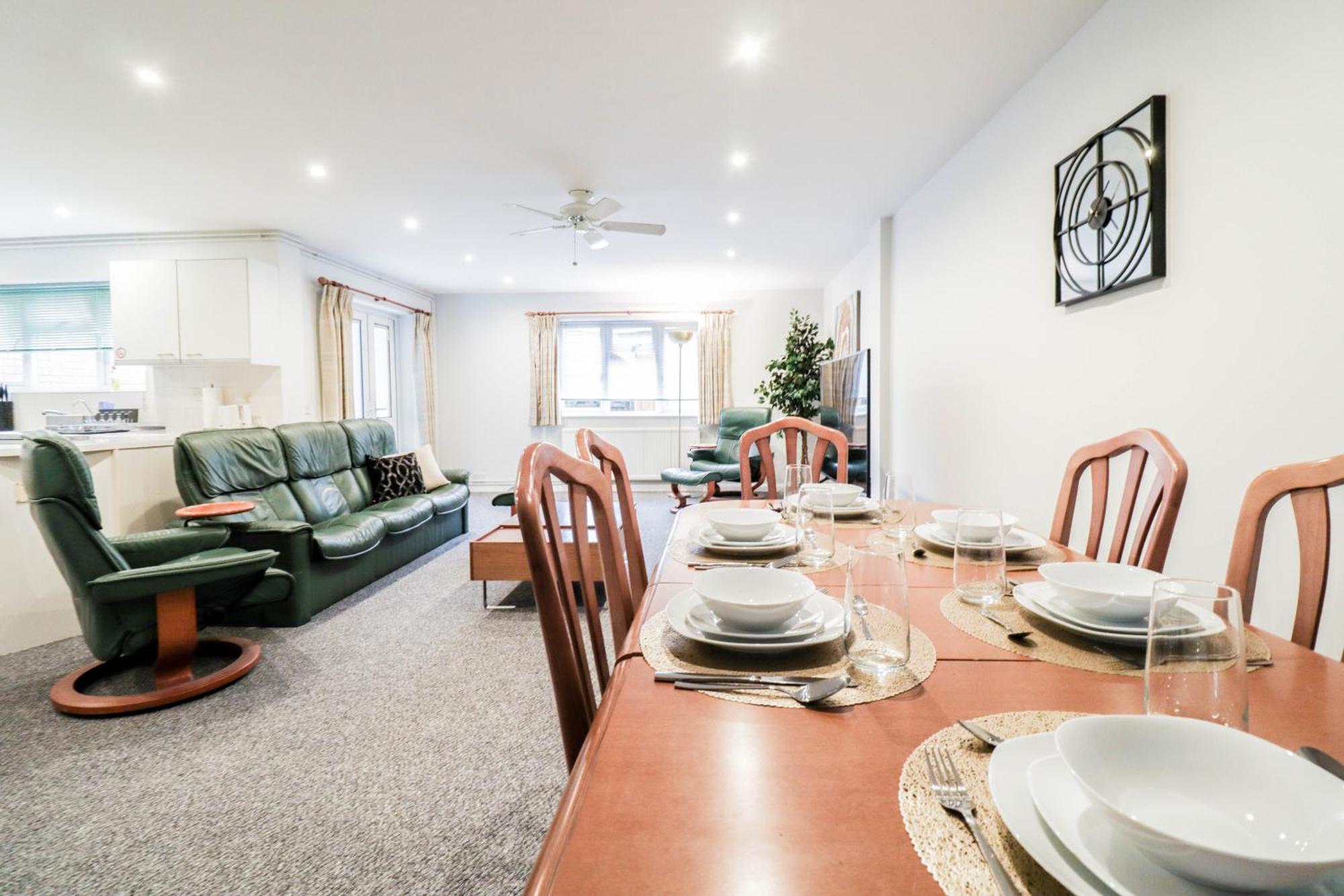 Apartment Ideal Contractor House Near Bbc - Includes Free Parking *