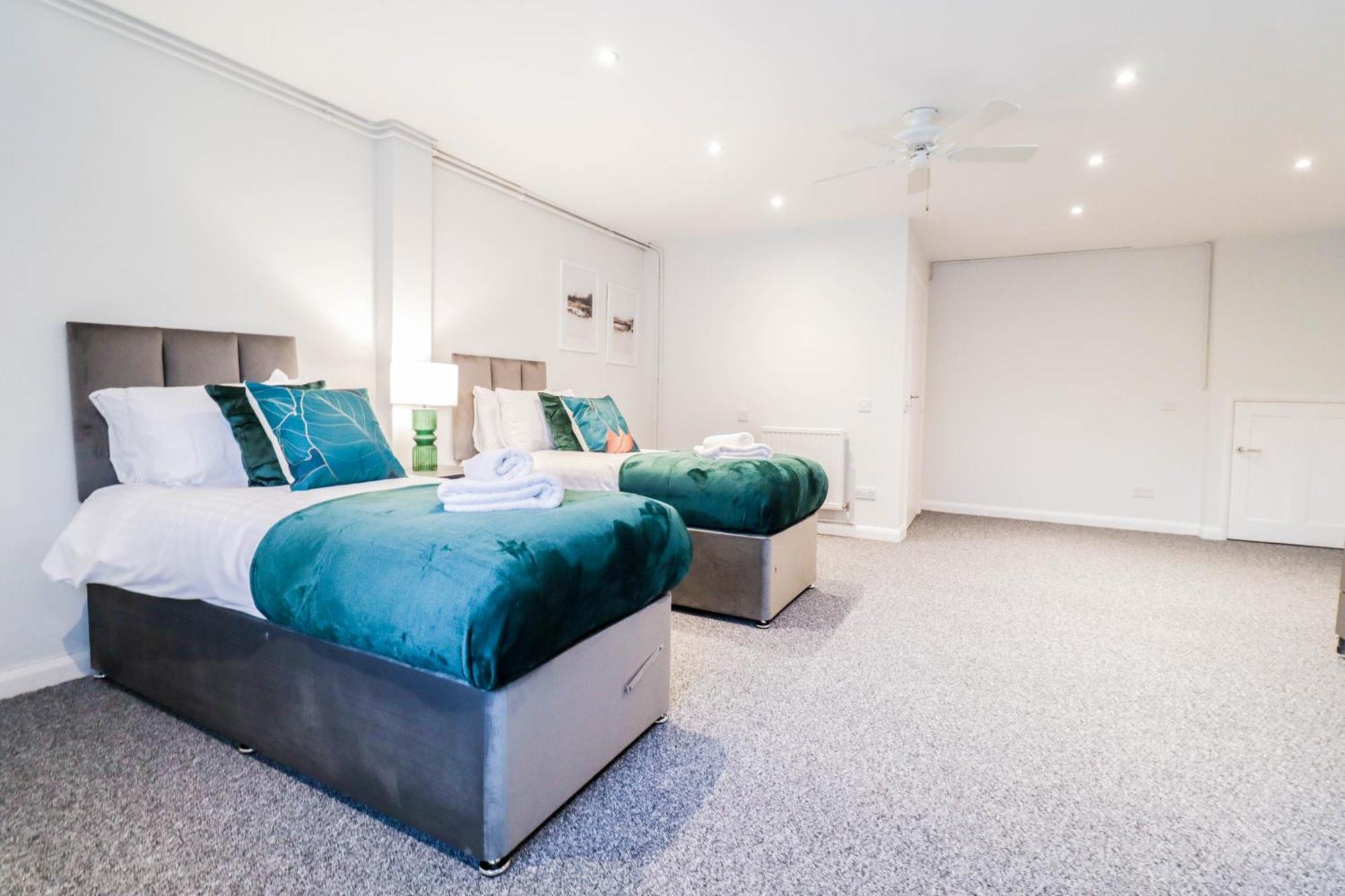 Ideal Contractor House Near Bbc - Includes Free Parking *