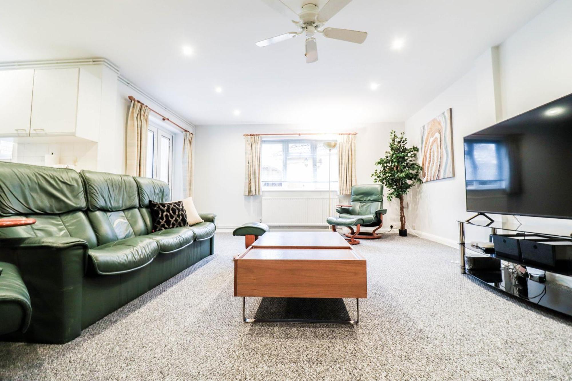 Ideal Contractor House Near Bbc - Includes Free Parking Apartment Borehamwood