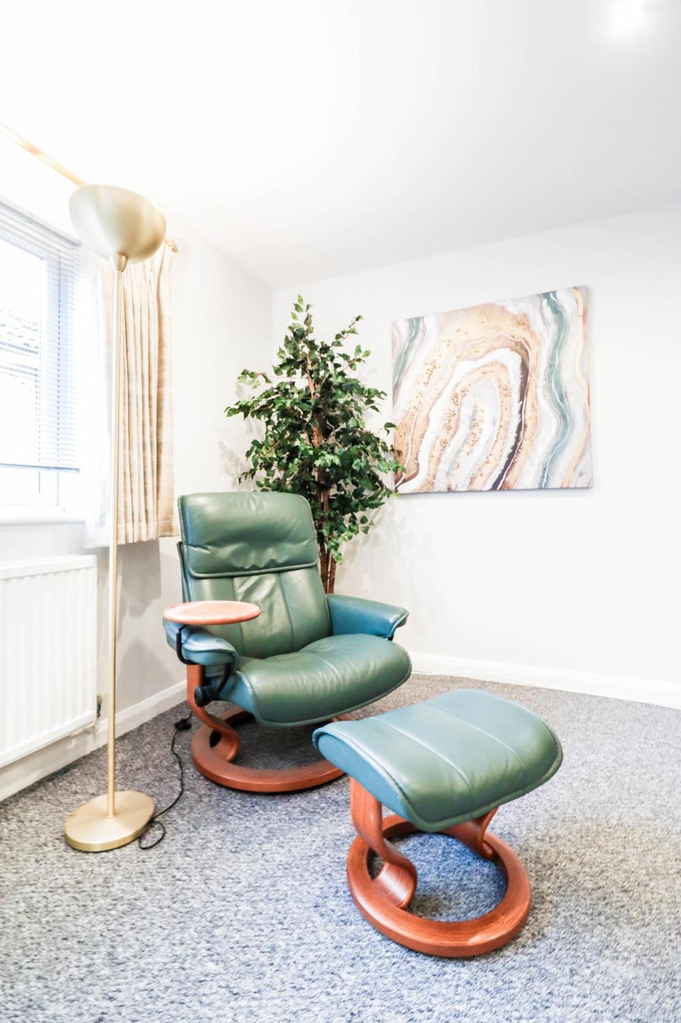 Ideal Contractor House Near Bbc - Includes Free Parking Apartment *